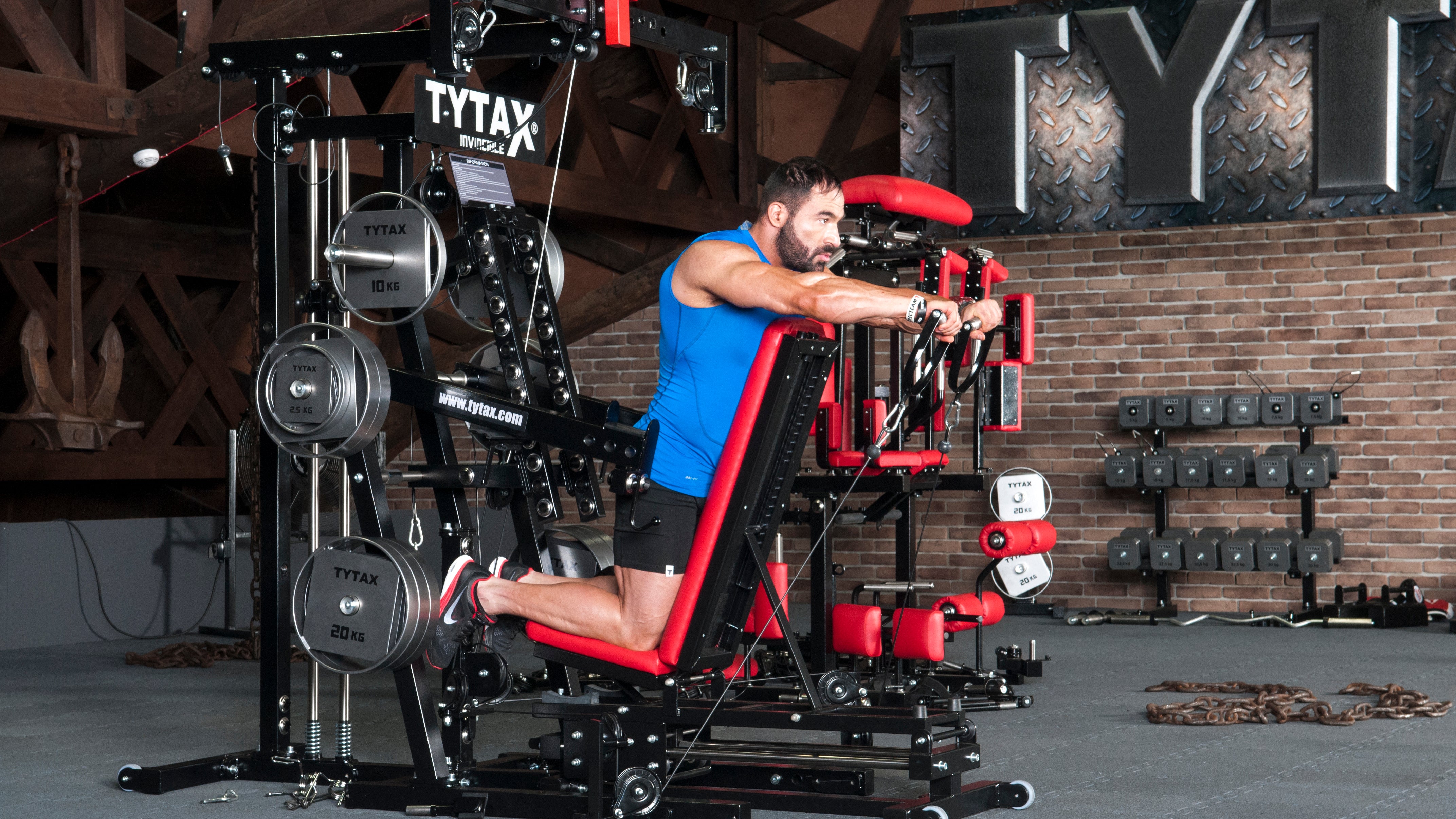 Frontheben am Kabelzug knieend