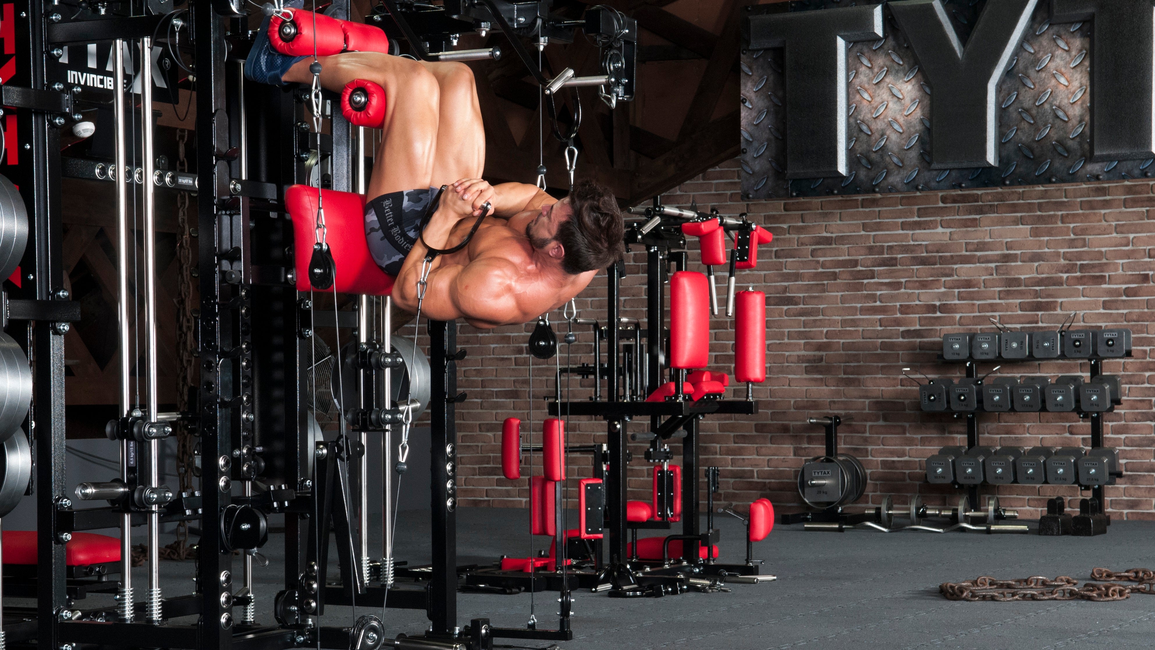 Diagonale Crunches hängend