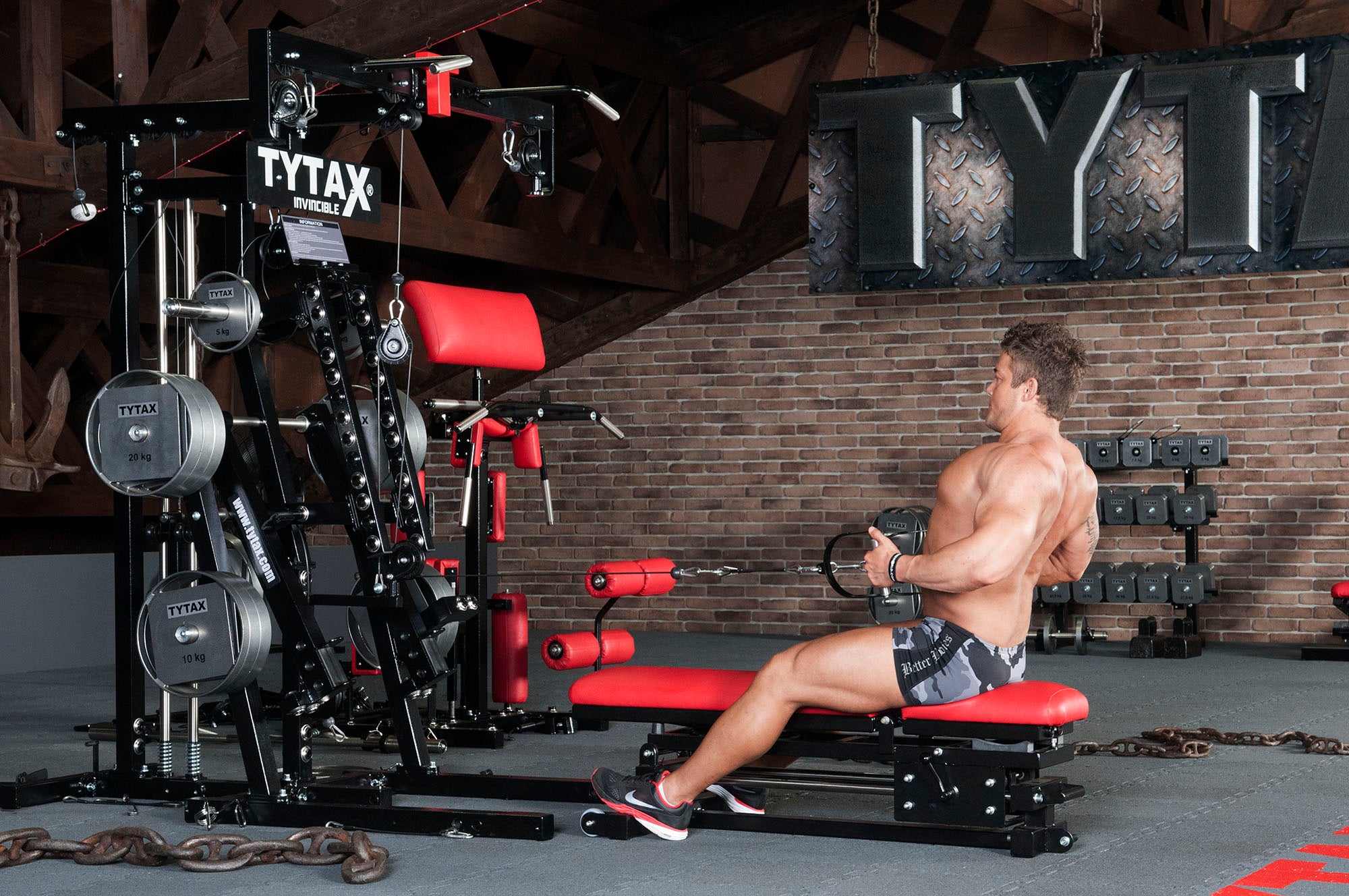 Vorgebeugtes Rudern (eingedreht)