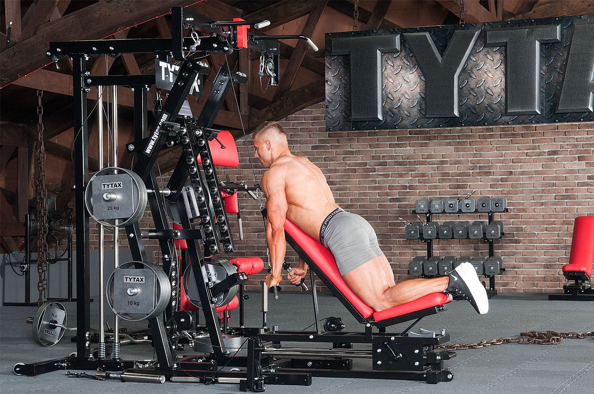 Trizepsdrücken Brust gestützt