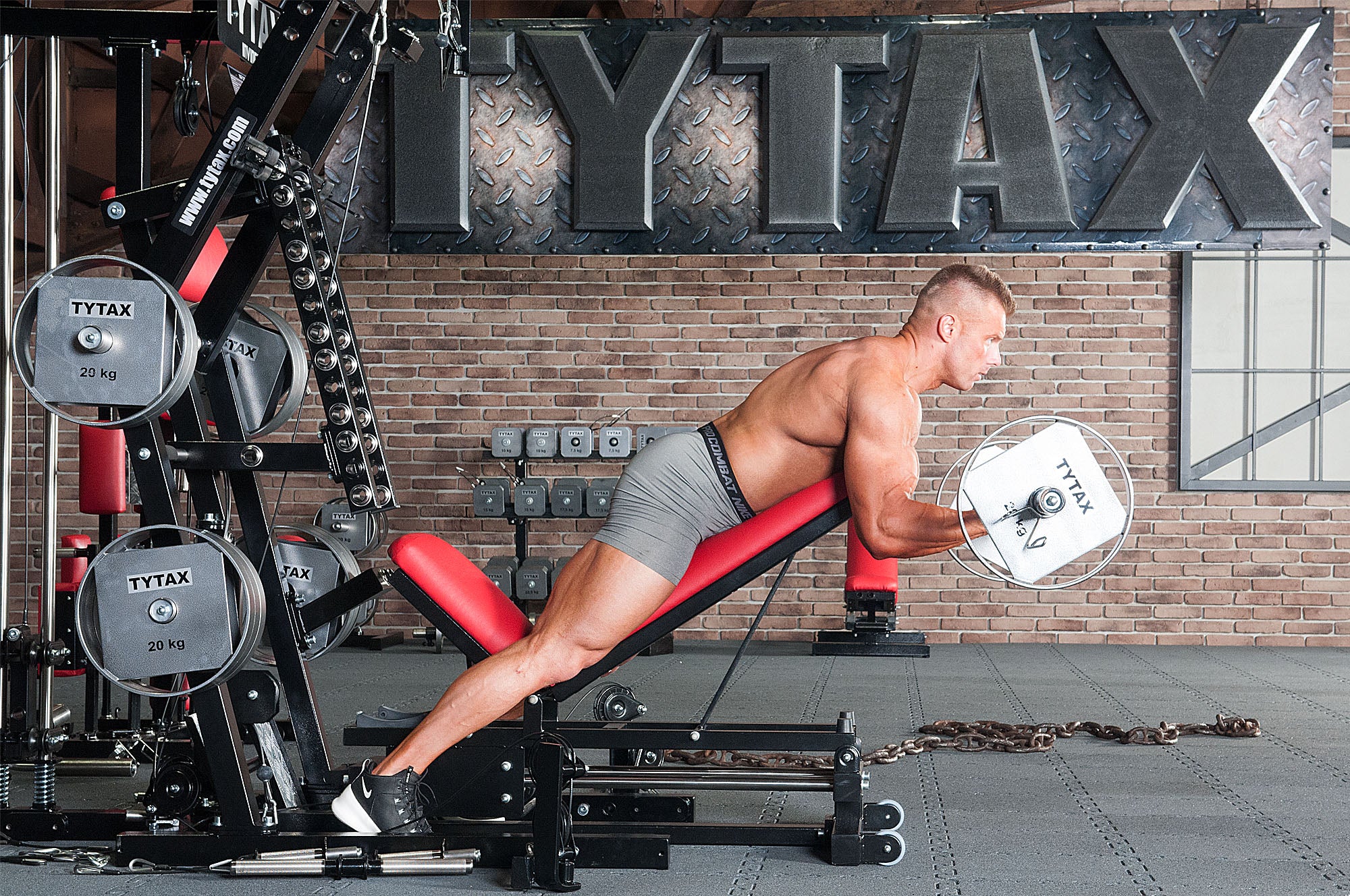 Brustgestützte Langhantel Bizeps-Curls