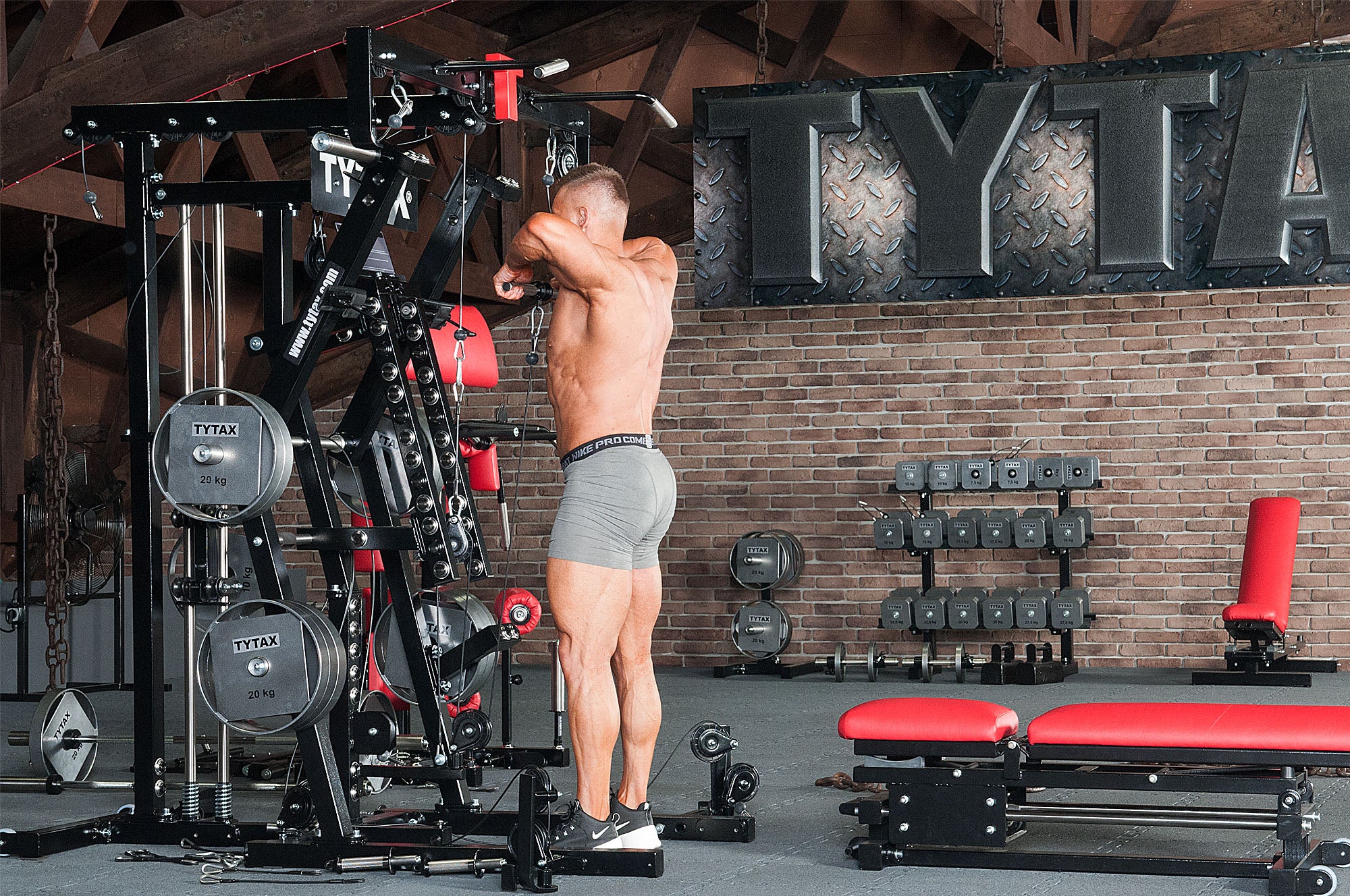 Aufrechtes Rudern am Kabelzug