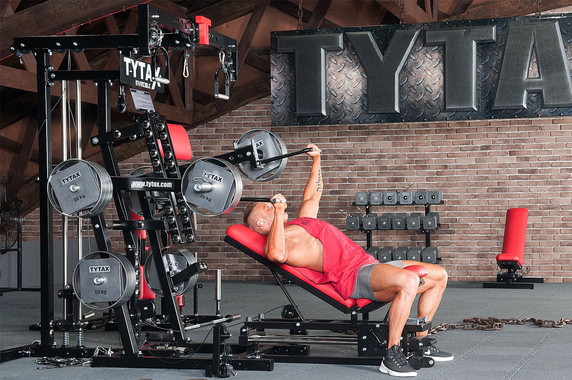 Übungsarm Schrägbankdrücken positiv altern.