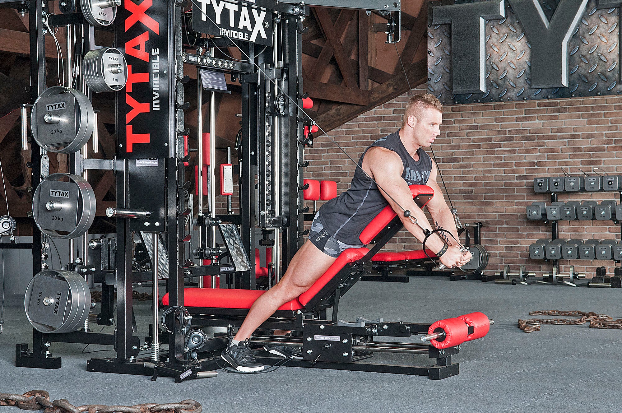 Cable-Cross brustgestützt