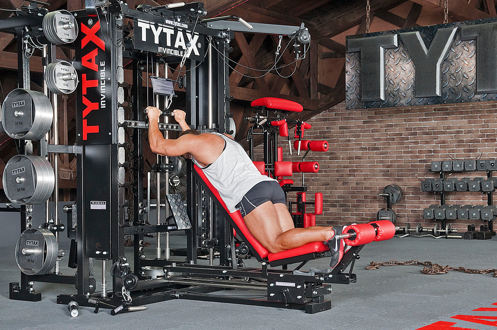 Trizepsdrücken Schrägbank Kabelzug