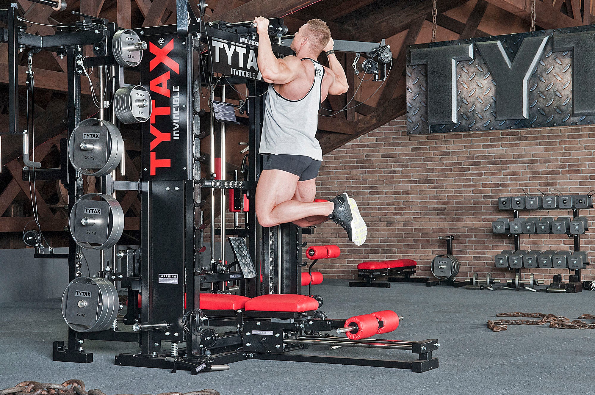 Klimmzüge mit breitem Griff